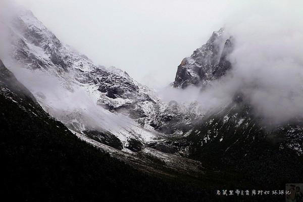孙中山死前非要睡地板，其子不知何故，侧室听说后哭道：他还记得