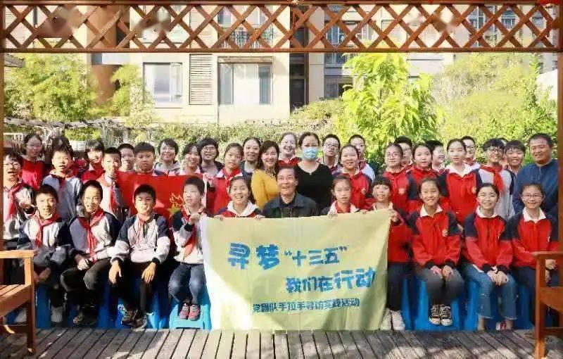 困在俱乐部的少女